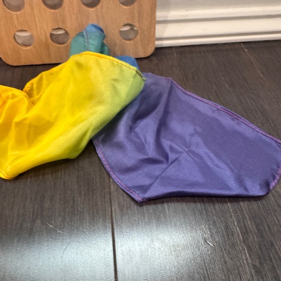 NWOT Sarah’s Silks Wooden Scarf Fine Motor Pulling Toy with Rainbow Scarf Kids - Picture 3 of 6